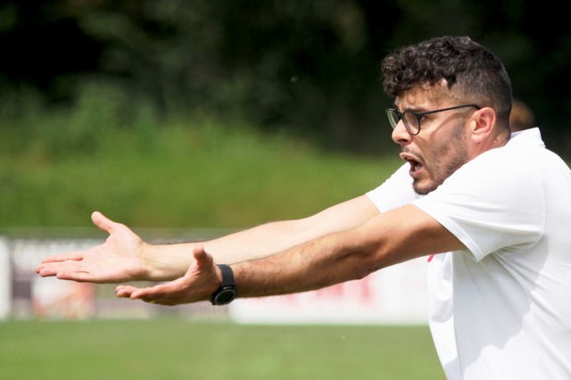 "Die Einstellung hat nicht gepasst": TuS-Trainer Gianfranco Disanto | Foto: Matthias Konzok "Die Einstellung hat nicht gepasst": TuS-Trainer Gianfranco Disanto | Foto: Matthias Konzok