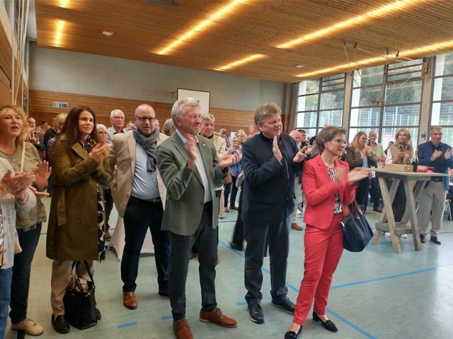 Applaus gibt es unter anderem vom amti... Brgermeisterin Jessica Lang (links).  | Foto: Alexandra Gnzschel