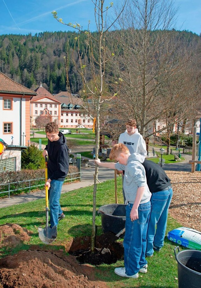 Schlerinnen und Schler der Frstabt-...generationenspielplatz in St. Blasien.  | Foto: Steffen Schmidt