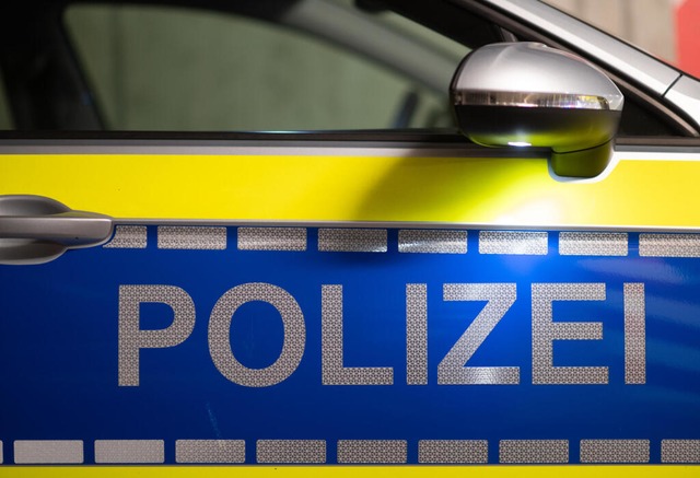 Von der Polizei wurde ein Fahrer, der unter Alkoholeinfluss stand, kontrolliert. | Foto: Robert Michael (dpa) Von der Polizei wurde ein Fahrer, der unter Alkoholeinfluss stand, kontrolliert. | Foto: Robert Michael (dpa)