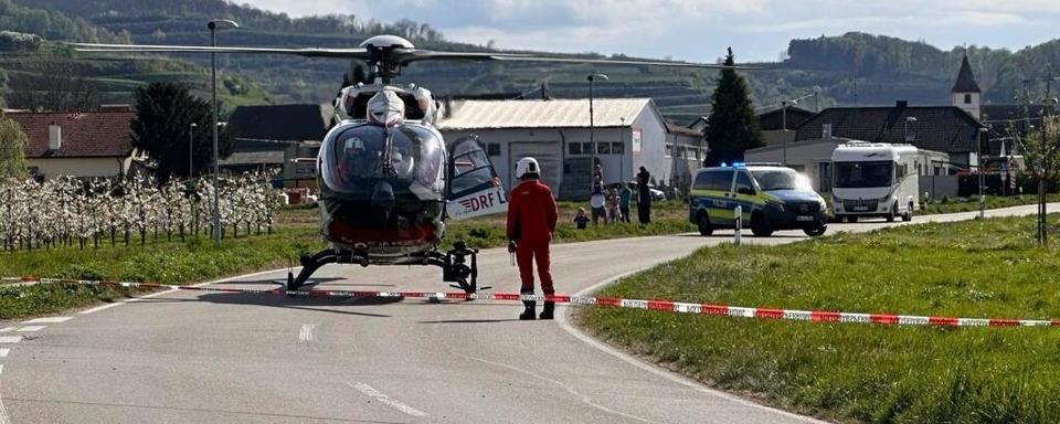 19-jhriger Motorradfahrer kollidiert zwischen Knigschaffhausen und Wyhl mit Baum und stirbt