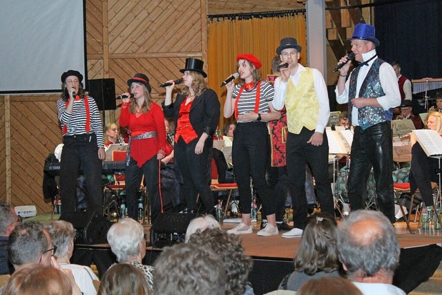 Sabrina Wurst, Matilda Schachner, Mira...sterten als Vokalensemble (von links).  | Foto: Cornelia Liebwein
