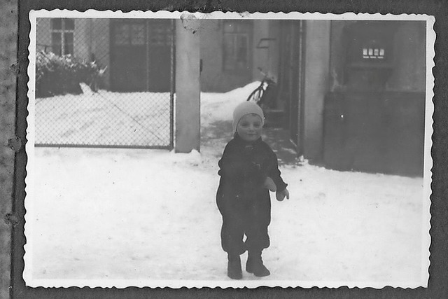 Mit dem Einmarsch der Franzosen in Off...kleinen Peter Kammerer eine neue Zeit.  | Foto: Familienfotoalbum Peter Kammerer