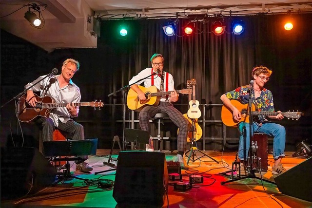 Die Angeschlagenen: Mario, Max und ...f im Foyer der Stadthalle in Bonndorf. | Foto: Wolfgang Scheu Die Angeschlagenen: Mario, Max und ...f im Foyer der Stadthalle in Bonndorf. | Foto: Wolfgang Scheu
