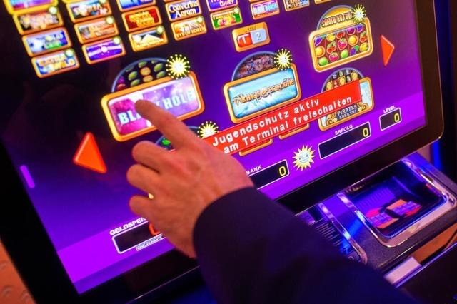 Illegales Glcksspiel in Zell: Angeklagter muss 2500 Euro Strafe zahlen