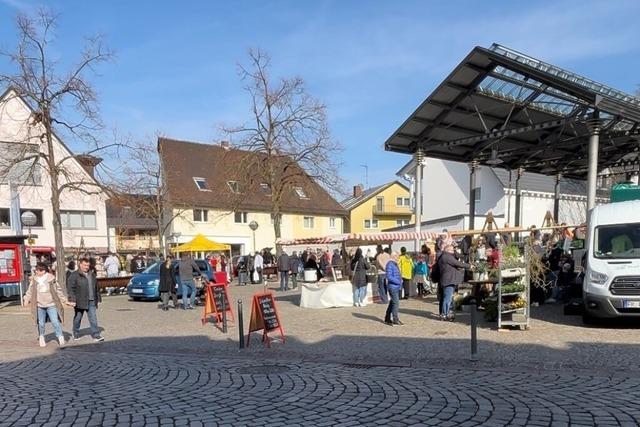 Heitersheim berdenkt Sperrung am Lindenplatz nach Anwohner-Protest