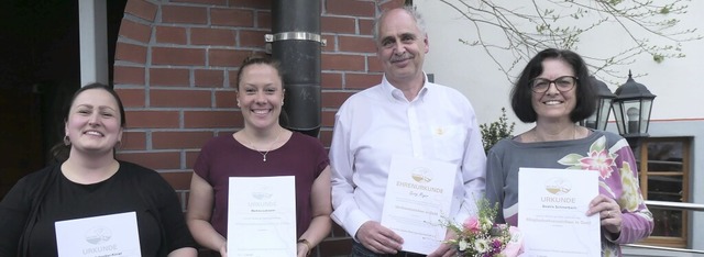 Marina Schreiber-Kirner, Martina Lehma... Schmerbach (von links) wurden geehrt. | Foto: Heidrun Simoneit Marina Schreiber-Kirner, Martina Lehma... Schmerbach (von links) wurden geehrt. | Foto: Heidrun Simoneit