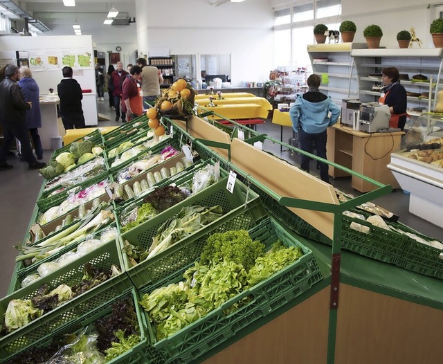 Der Tafelladen im Dekan-Doleschal-Haus erfreut sich groer Beliebtheit.  | Foto: Volker Mnch