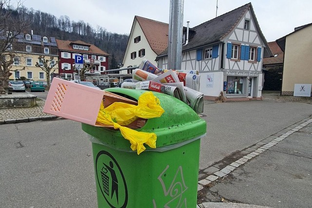 Sind die  Mlleimer in Schopfheim zu klein oder ist der anfallende Mll zu gro?  | Foto: Andr Hnig