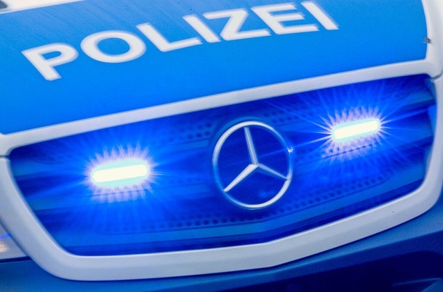 Die Polizei hatte zwei Männer und deren Wagen kontrolliert (Symbolfoto). | Foto: Jens Büttner (dpa) Die Polizei hatte zwei Männer und deren Wagen kontrolliert (Symbolfoto). | Foto: Jens Büttner (dpa)