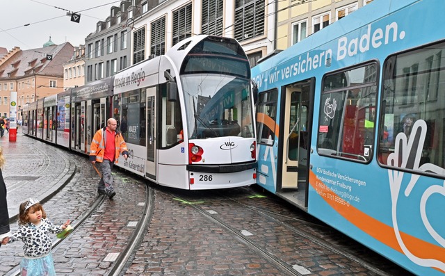 Zwei Straenbahnen kollidieren im Mai ...ertoldsbrunnen. Verletzt wird niemand.  | Foto: Michael Bamberger
