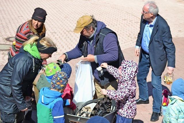 Kindergartenkinder aus St. Blasien sammeln fleiig Mll