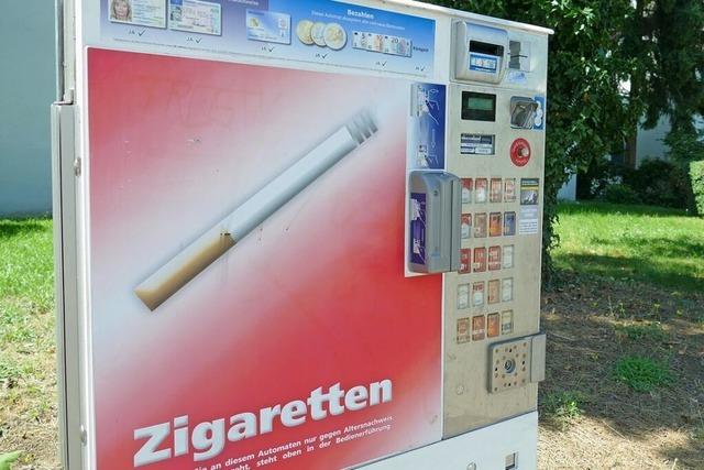 Unbekannte knacken Zigarettenautomaten in Neuenburg