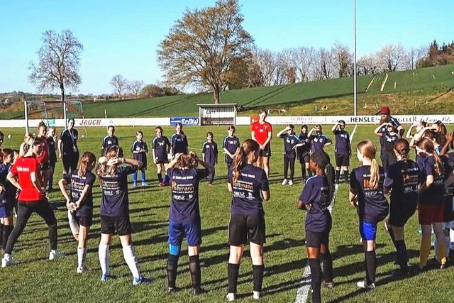 Groen Spa bereitete das Training mit den Fuballerinnen des SC Freiburg.  | Foto: Reiner Merz