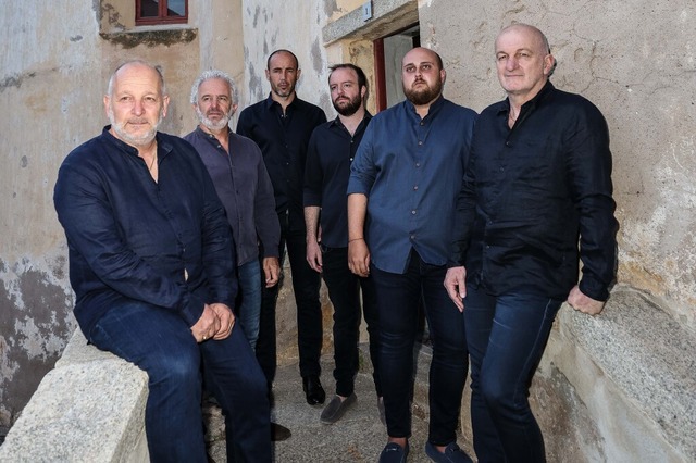 Das Vokalensemble A Filetta berzeugt ...ionellen Gesngen und neueren Stcken.  | Foto: Oliver Sanchez-Crystal