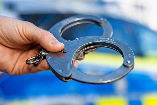 Der Festgenommene wurde seit drei Jahren gesucht.  | Foto: David Inderlied (dpa)