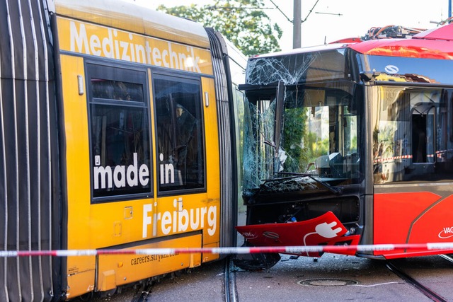 Im August 2024 kollidierten in Freibur...leiste Straenbahn mit einem Linienbus  | Foto: Philipp von Ditfurth (dpa) 