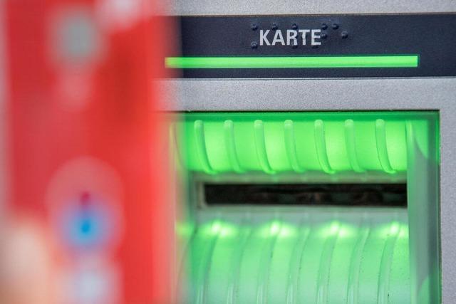 Volksbank Freiburg und Sparkasse Hochschwarzwald strken Kooperation: Automatennutzung gegenseitig kostenfrei