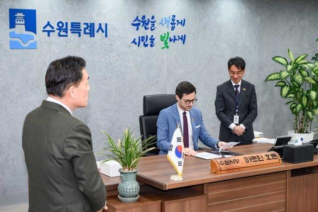 Martin Horn im sdkoreanischen Suwon: Fr 10 Stunden ist er OB einer Millionenstadt