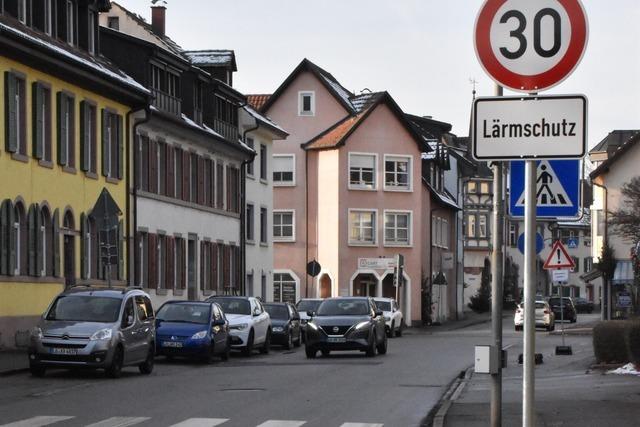 Kritik wegen fehlender Geschfte in Steinen