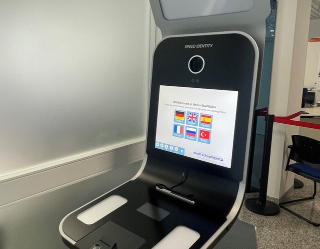 An dieser Fotobox kann man in der Stadtverwaltung digitale Passfotos erstellen  | Foto: Stadt Schopfheim