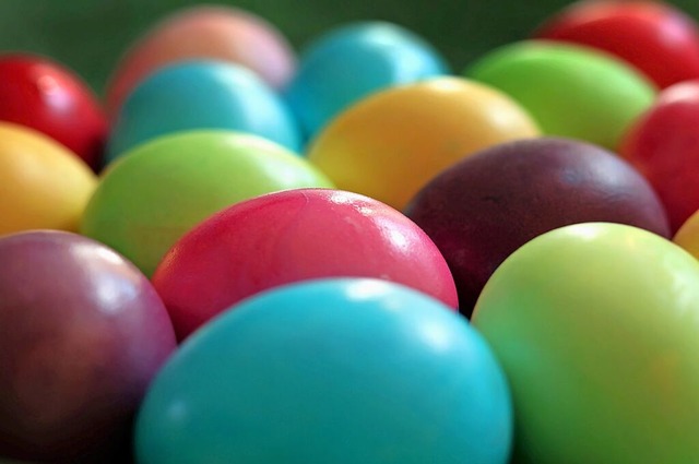 Viele bunte Eier fr Freiburgs Bchle.   | Foto: Karl-Josef Hildenbrand (dpa)