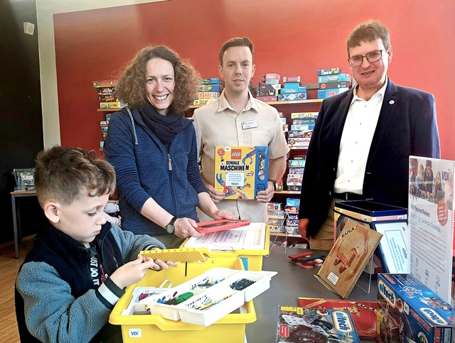 Mit der Eröffnung der VDI-Techno-Thek ...erte in der Stadtbibliothek geschaffen | Foto: Barbara Puppe Mit der Eröffnung der VDI-Techno-Thek ...erte in der Stadtbibliothek geschaffen | Foto: Barbara Puppe