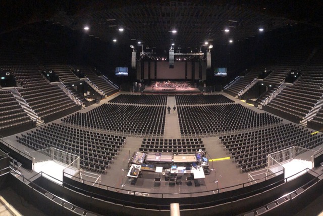 Die St. Jakobshalle ein Basel vor eine...rd dort die Bhne fren ESC aufgebaut.  | Foto: St. Jakobshalle