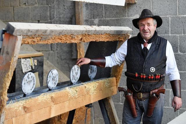 Claus Heuwieser aus Nonnenweier geht einem ungewhnlichen Waffen-Hobby nach