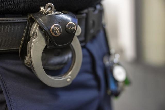 16-Jhrige sollen sich als Polizisten ausgegeben haben