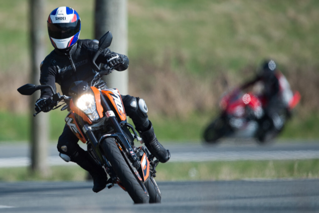 Raser wird wegen illegalem Motorradrennen im Schwarzwald verurteilt