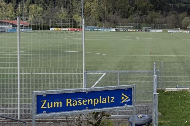 Spielvereinigung Buchenbach erhlt Zuschuss fr Rasenpflege und sparsame Beleuchtung