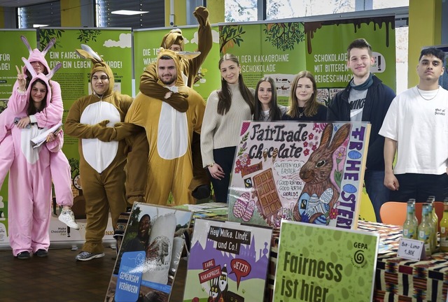 Schleraktion an der Kaufmnnischen Schule Lrrach fr fairen Handel   | Foto: Jrg Beckert