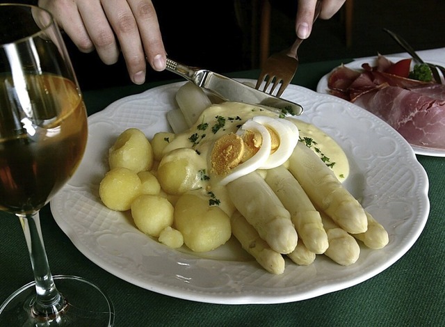Das gemeinsame Essen hat in der Ostergeschichte der Bibel einen erdenden Aspekt.  | Foto: A3512 Roland Weihrauch