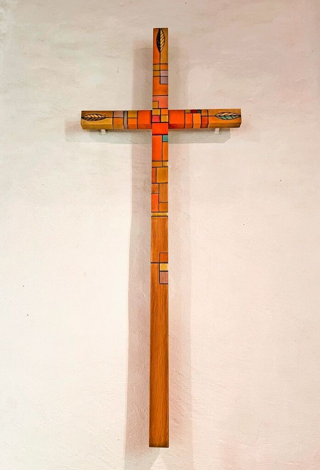 Das von Ludger Schfer restaurierte un...kreuz hngt in der Kirche in Muggardt.  | Foto: Susanne Pfunder