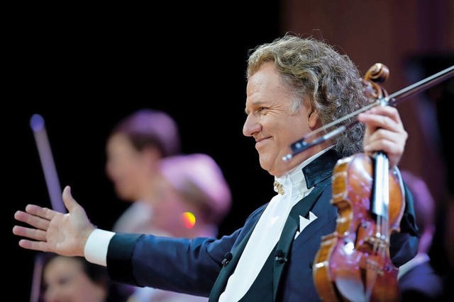 Gastgeber Ihres Sommerkonzerts: Star-Geiger Andr Rieu  | Foto: Marcel van Hoorn
