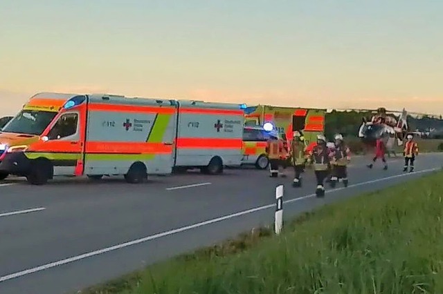 Deutsches Rotes Kreuz, Feuerwehr und H...auber waren bei dem Unfall im Einsatz.  | Foto: Feuerwehr Friesenheim