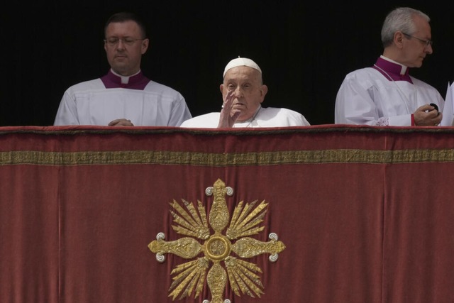 Papst Franziskus am gestrigen Osterson...m Petersplatz hatte er nicht geleitet.  | Foto: Andrew Medichini (dpa)