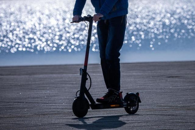 Unbekannte stehlen E-Scooter am  Bahnhof Herbolzheim trotz Sicherung – Polizei sucht Zeugen