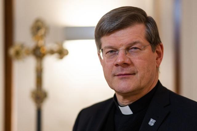 Freiburgs Erzbischof Stephan Burger trauert um Papst Franziskus