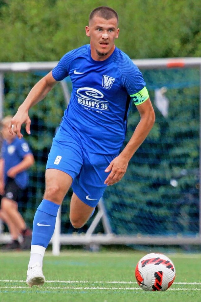 Doppelpack beim Kantersieg: Sanel Covic, Kapitn des TuS Lrrach-Stetten  | Foto: Matthias Konzok