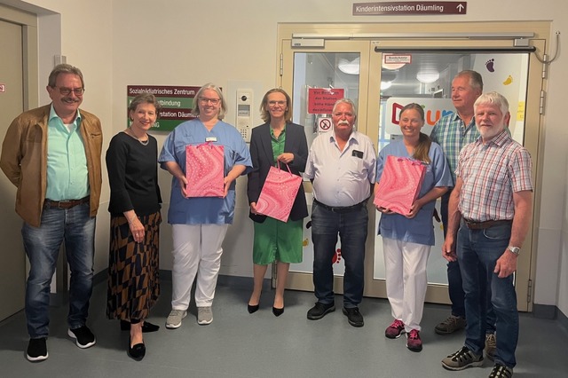 ber die Spende freuten sich (von link... Thomas Voglgsang und Werner Stiegeler  | Foto: Kliniken des Landkreises Lrrach