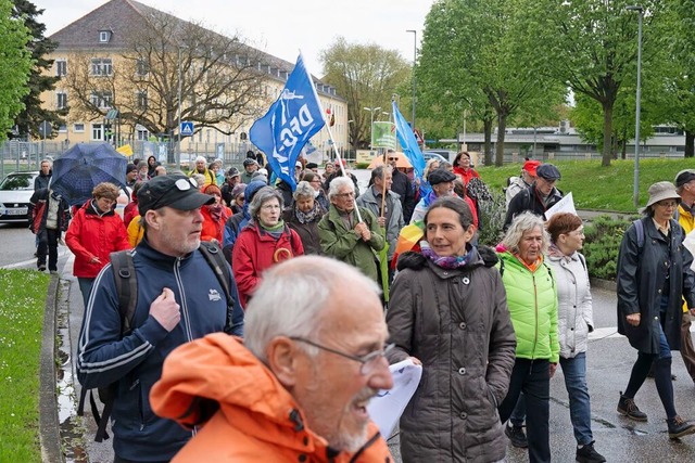 Etwas mehr als 100 Personen nahmen am ...tionellen Mllheimer Ostermarsch teil.  | Foto: Volker Mnch