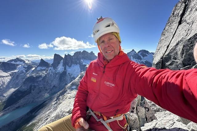 Robert Jasper, Extrembergsteiger aus Schopfheim, klettert unter den Augen von Kondoren in Patagonien