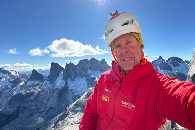 Robert Jasper, Extrembergsteiger aus Schopfheim, klettert unter den Augen von Kondoren in Patagonien