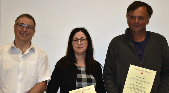 Andreas Ganter ehrte Stephanie Weisenberger und Rolf Isele (von links). | Foto: Roland Vitt Andreas Ganter ehrte Stephanie Weisenberger und Rolf Isele (von links). | Foto: Roland Vitt