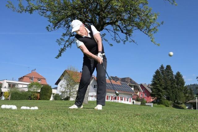 Diese Frau aus Denzlingen ist in ihrer Altersklasse Deutsche Meisterin im Golf