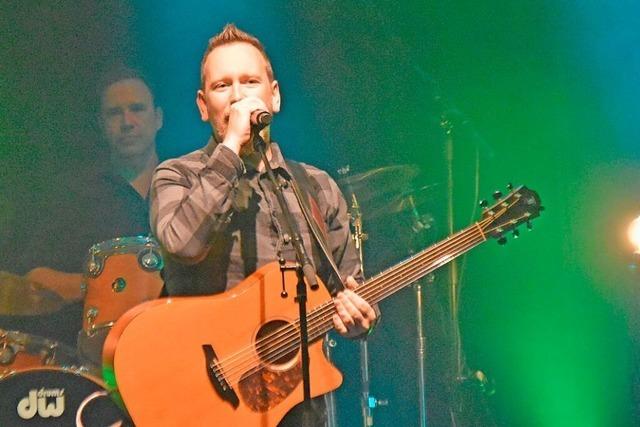 Attila Reimann begeistert Lahrer Publikum mit neuem Album Lila