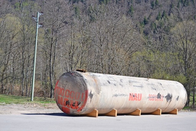 Derzeit wird der Löschwassertank auf d...rden kann, wird mit Hochdruck gesucht. | Foto: Christiane Sahli Derzeit wird der Löschwassertank auf d...rden kann, wird mit Hochdruck gesucht. | Foto: Christiane Sahli