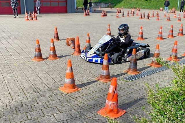 Bad Bellingens Kart-Jugend steigt um vom Mofa-Sound zum superschnellen E-Surrer